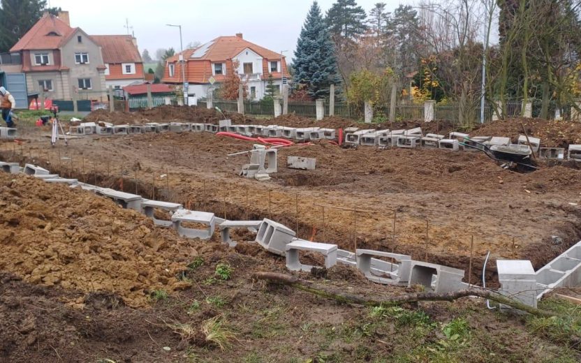 Vykopané a vyrovnané základové pásy